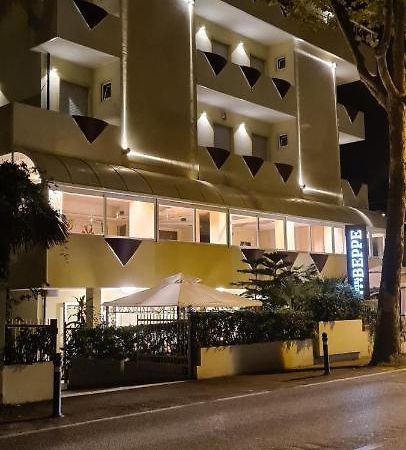 Hotel Beppe Ріміні Екстер'єр фото