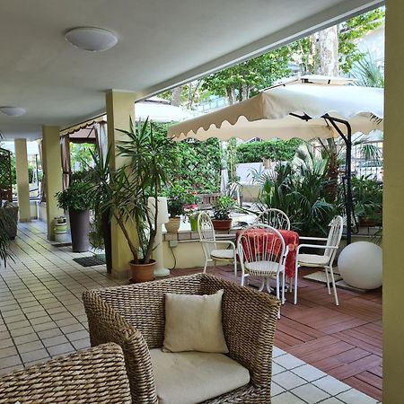 Hotel Beppe Ріміні Екстер'єр фото