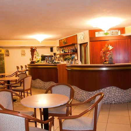 Hotel Beppe Ріміні Екстер'єр фото