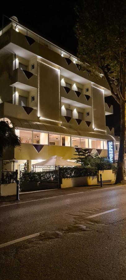 Hotel Beppe Ріміні Екстер'єр фото