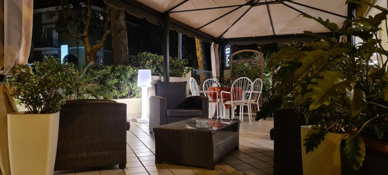Hotel Beppe Ріміні Екстер'єр фото