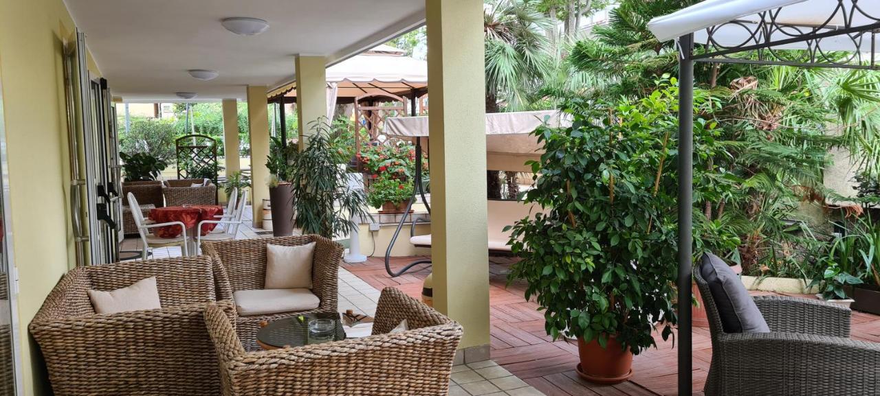 Hotel Beppe Ріміні Екстер'єр фото
