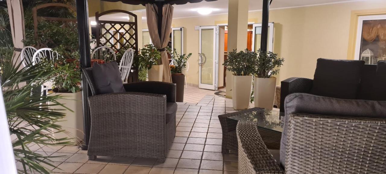 Hotel Beppe Ріміні Екстер'єр фото