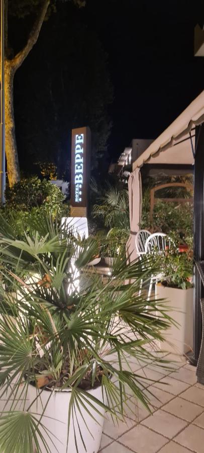 Hotel Beppe Ріміні Екстер'єр фото