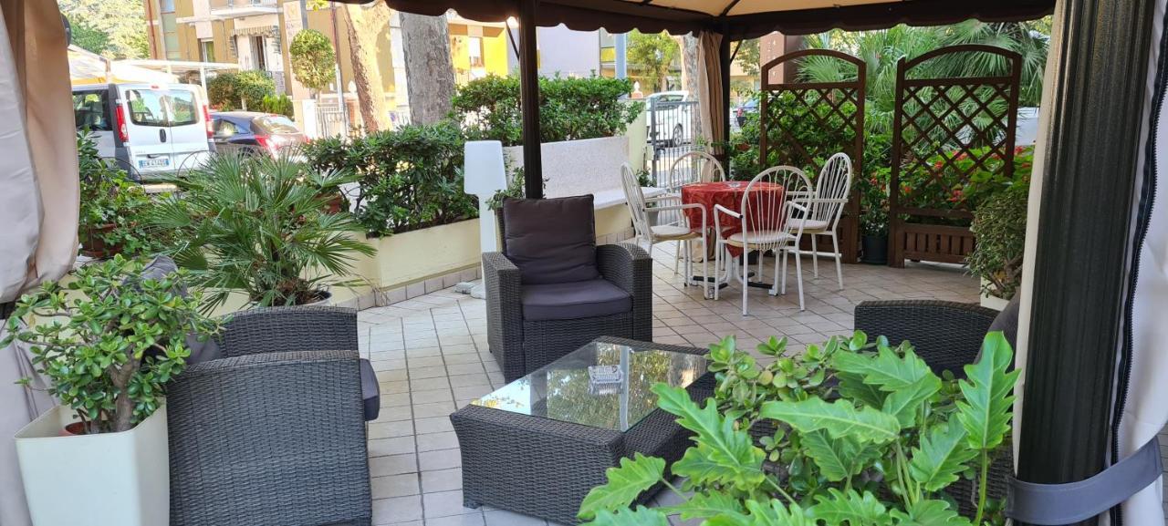 Hotel Beppe Ріміні Екстер'єр фото