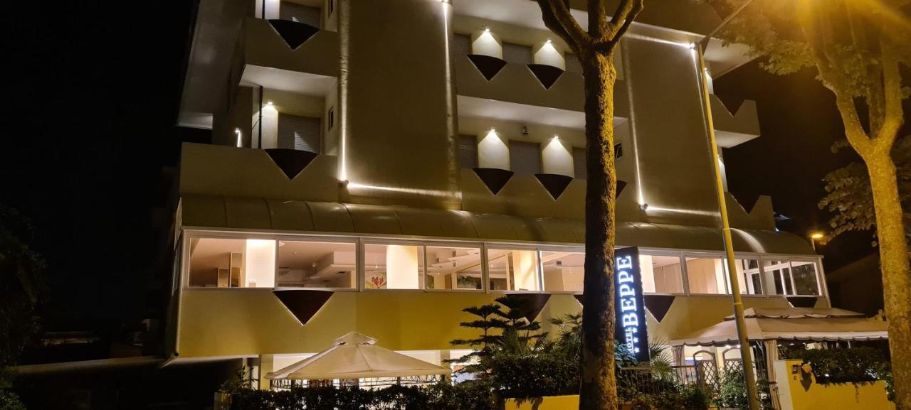Hotel Beppe Ріміні Екстер'єр фото