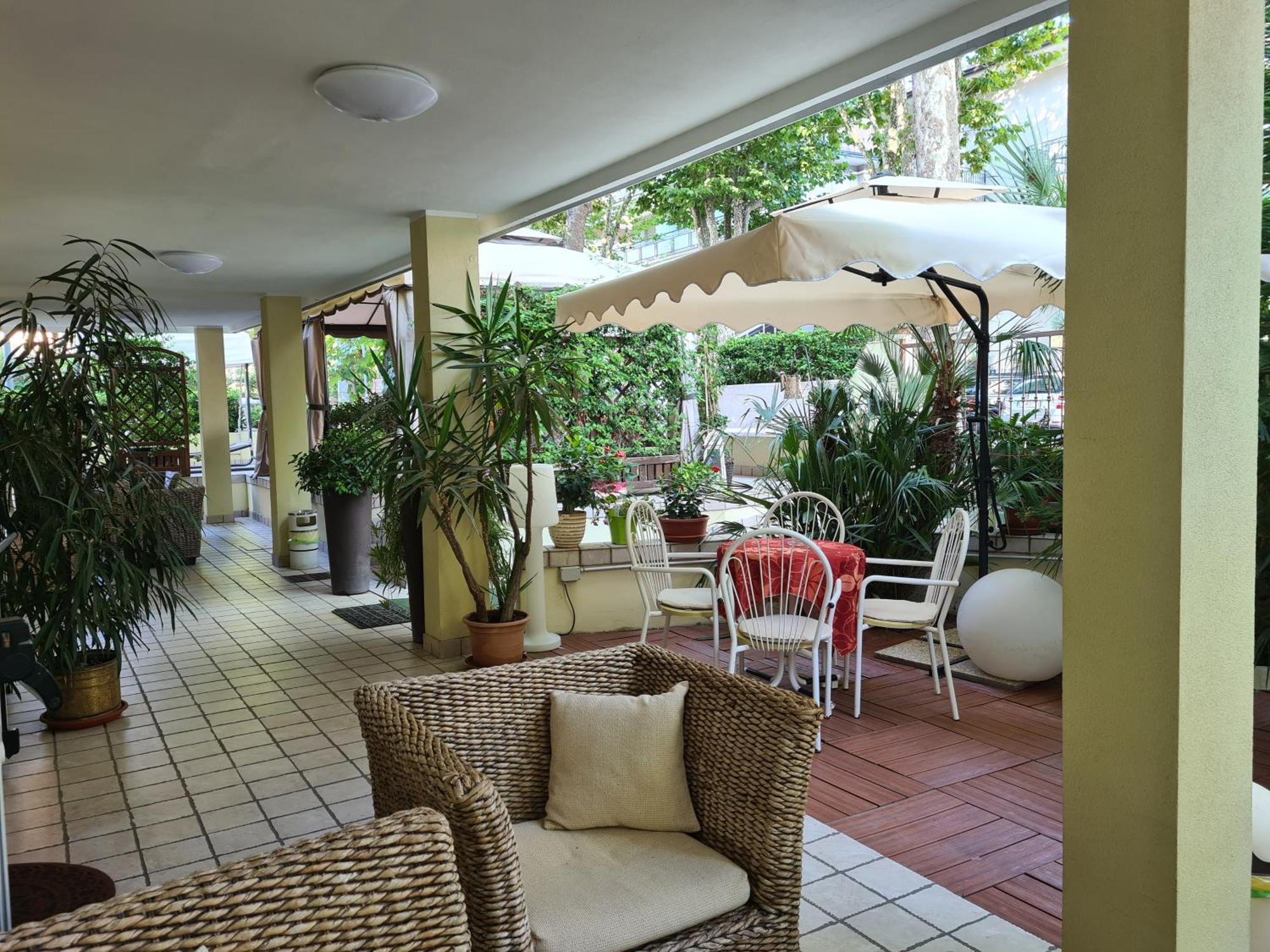 Hotel Beppe Ріміні Екстер'єр фото