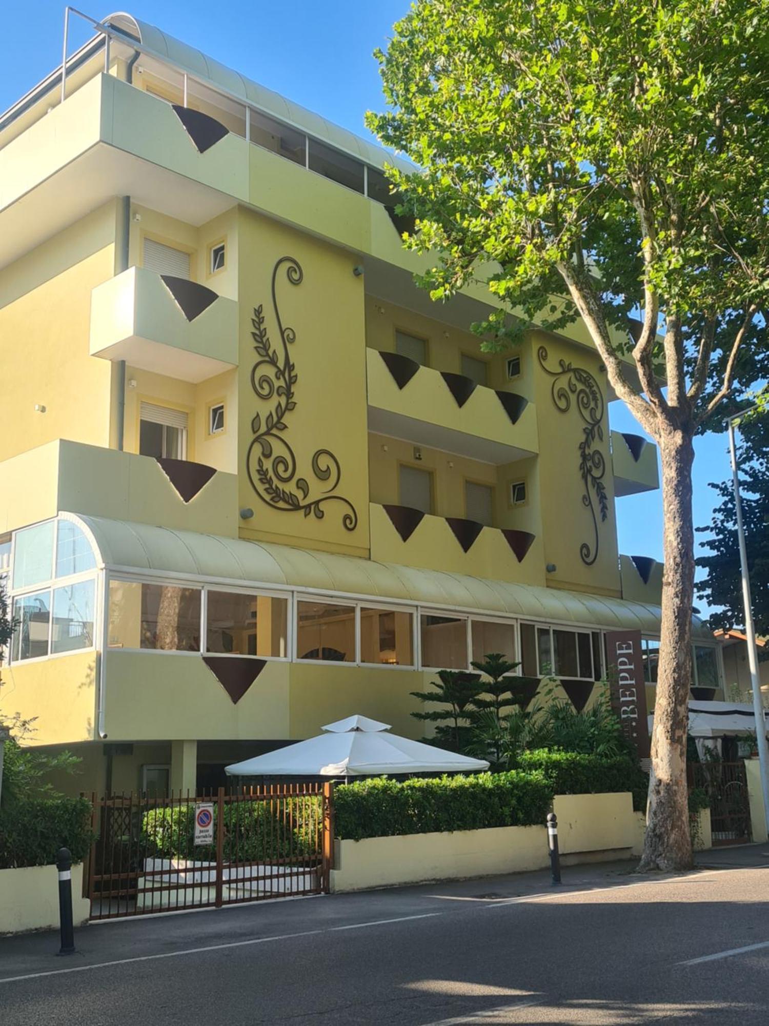 Hotel Beppe Ріміні Екстер'єр фото