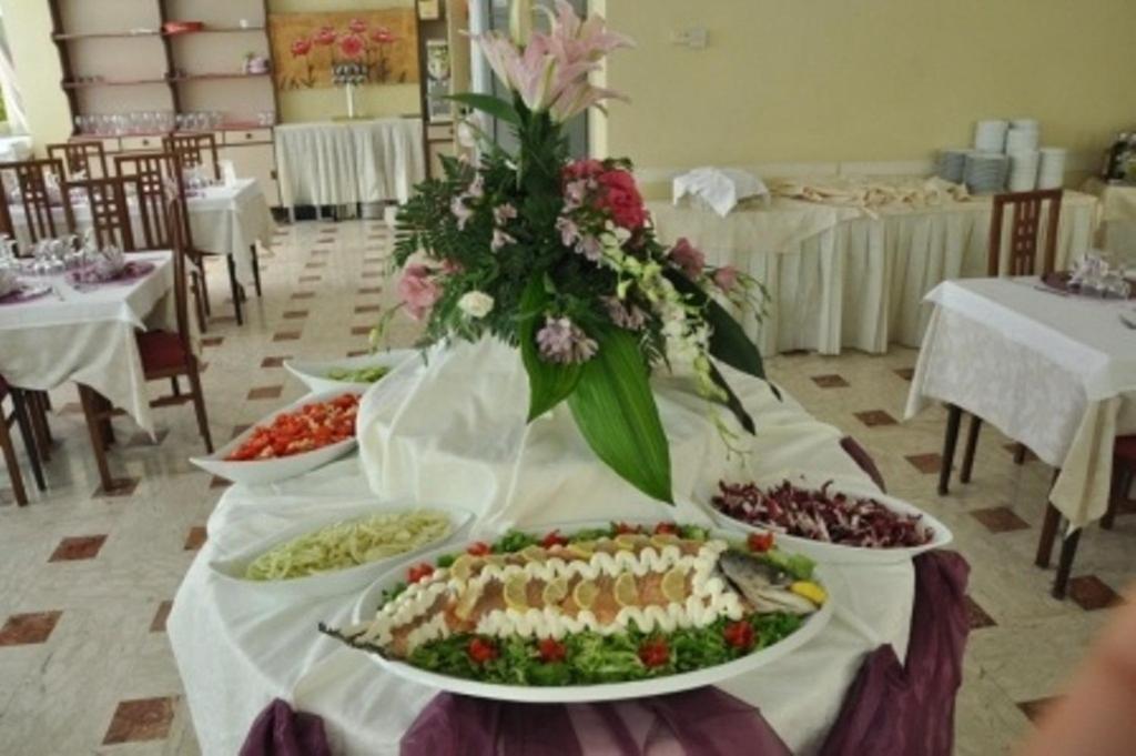 Hotel Beppe Ріміні Екстер'єр фото
