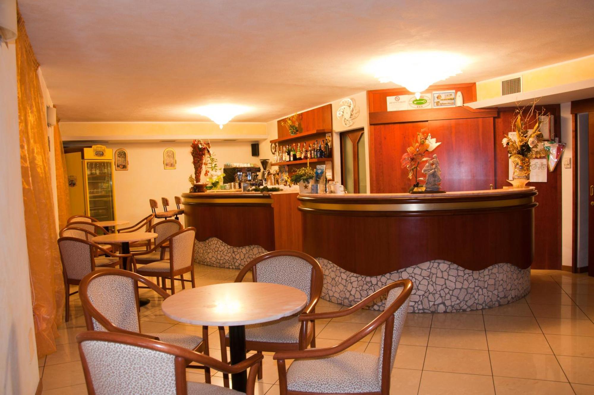 Hotel Beppe Ріміні Екстер'єр фото