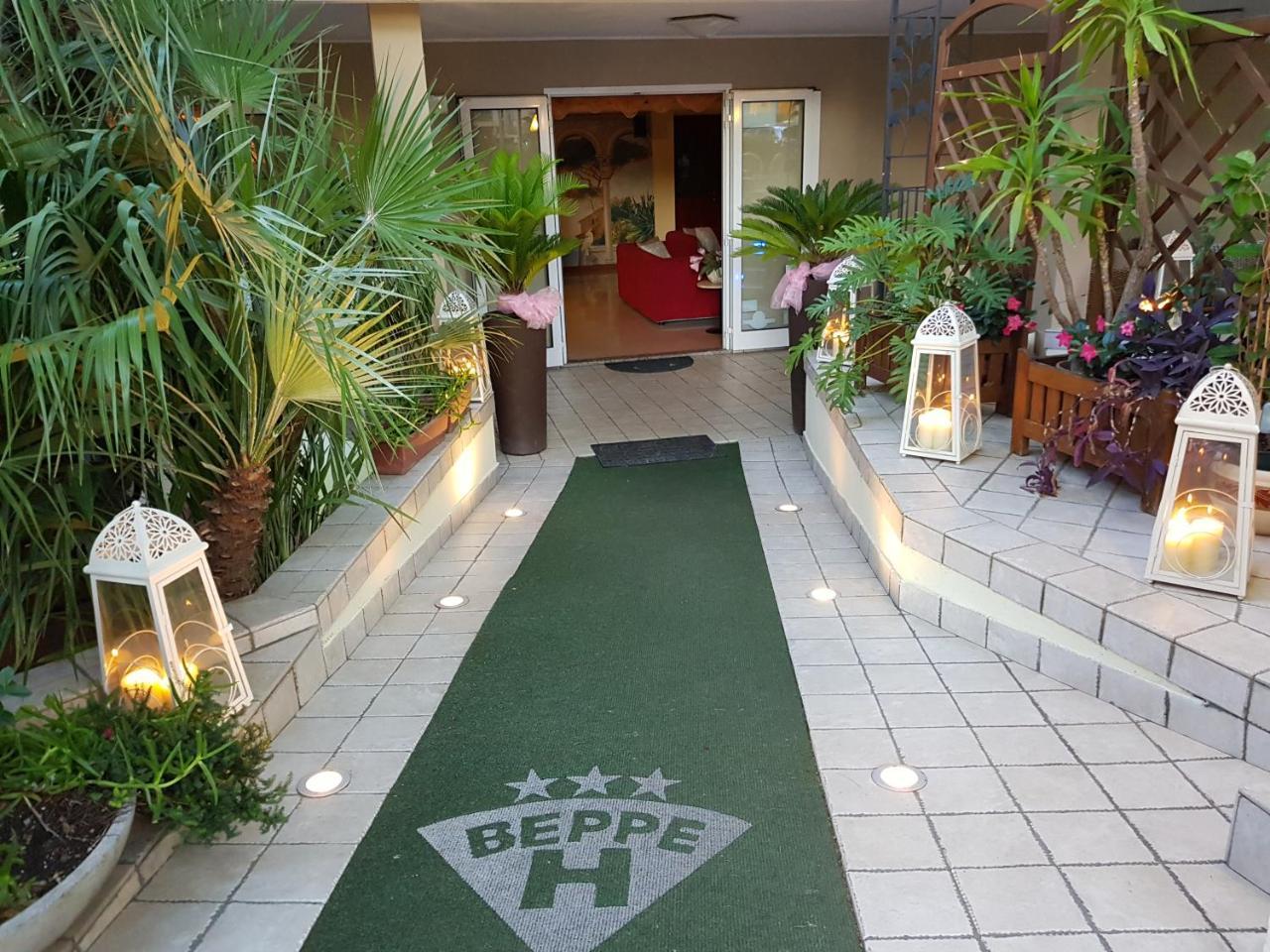 Hotel Beppe Ріміні Екстер'єр фото